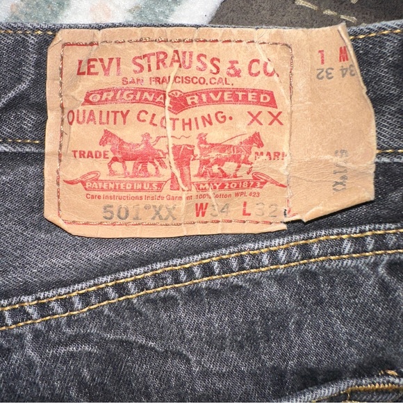 Levi’s 501 Denim Shorts Size 34 Waist Cut Off Dark Wash Button Fly - Picture 8 of 11